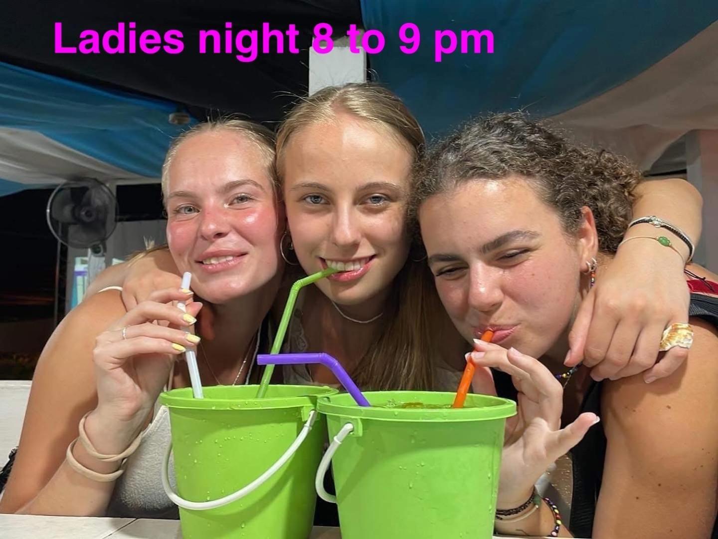 Arena Boutique Hotel Female Only Тонг Сала Экстерьер фото